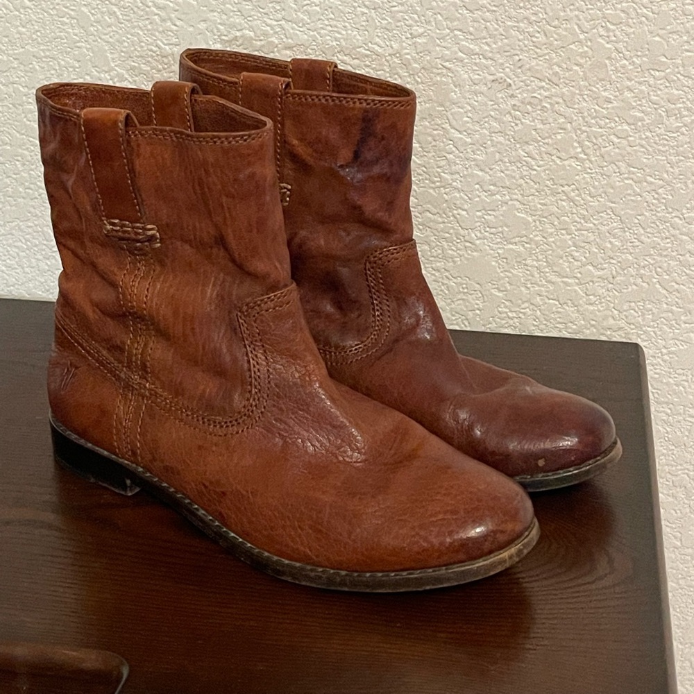 Frye Anna Shortie pull on boot 8